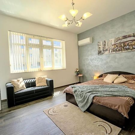 Cozy 2-Bedroom Flat In The Very Center Of Sofia Luaran gambar