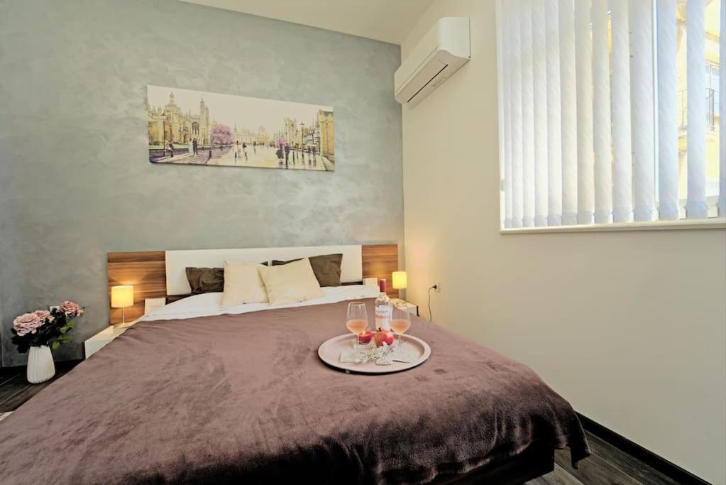 Cozy 2-Bedroom Flat In The Very Center Of Sofia Luaran gambar